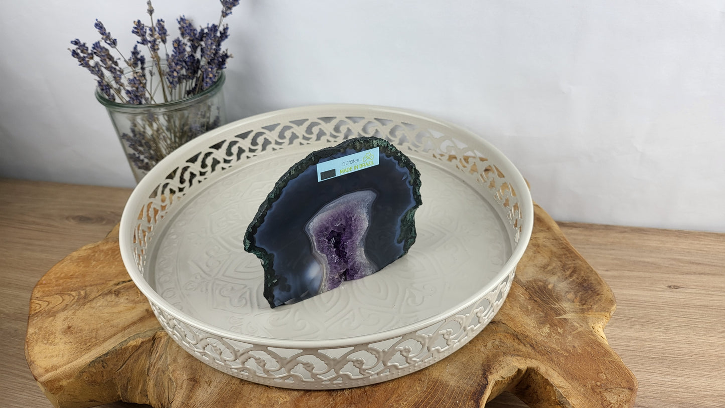 Seltene Achatgeode mit intensiver Farbgebung und Amethystdruse