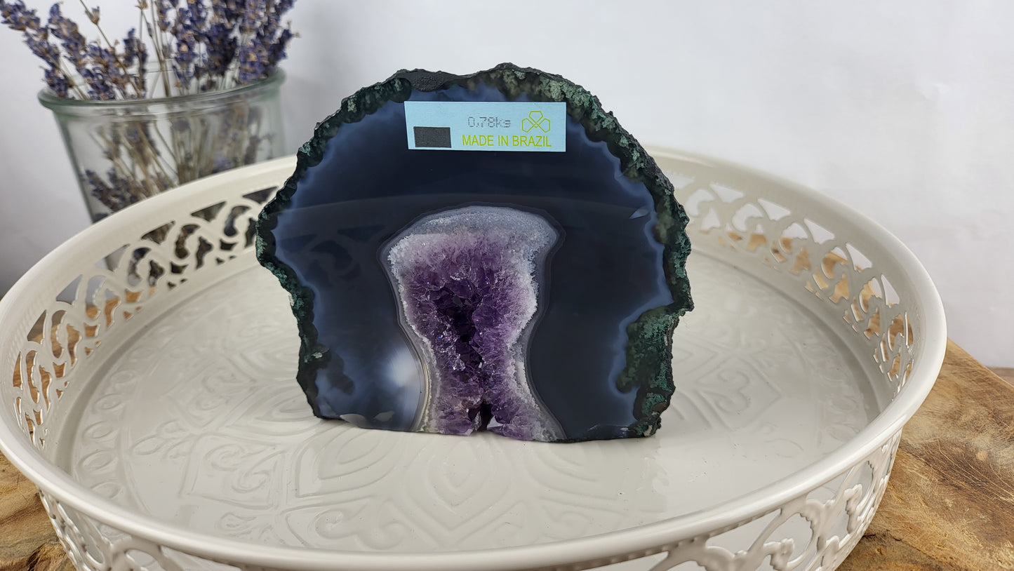 Seltene Achatgeode mit intensiver Farbgebung und Amethystdruse