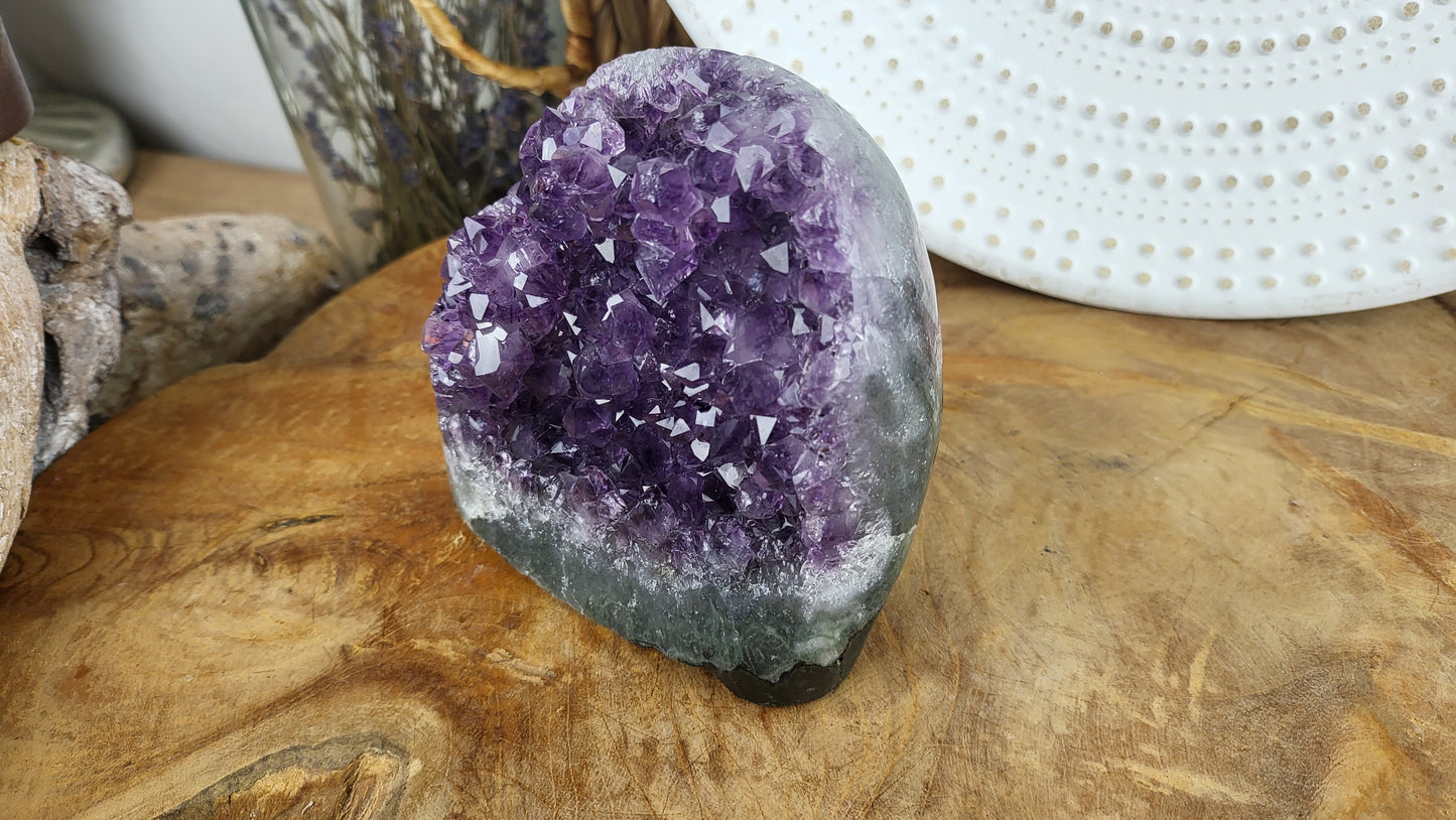 Vollpolierte Amethystdruse ca. 820g