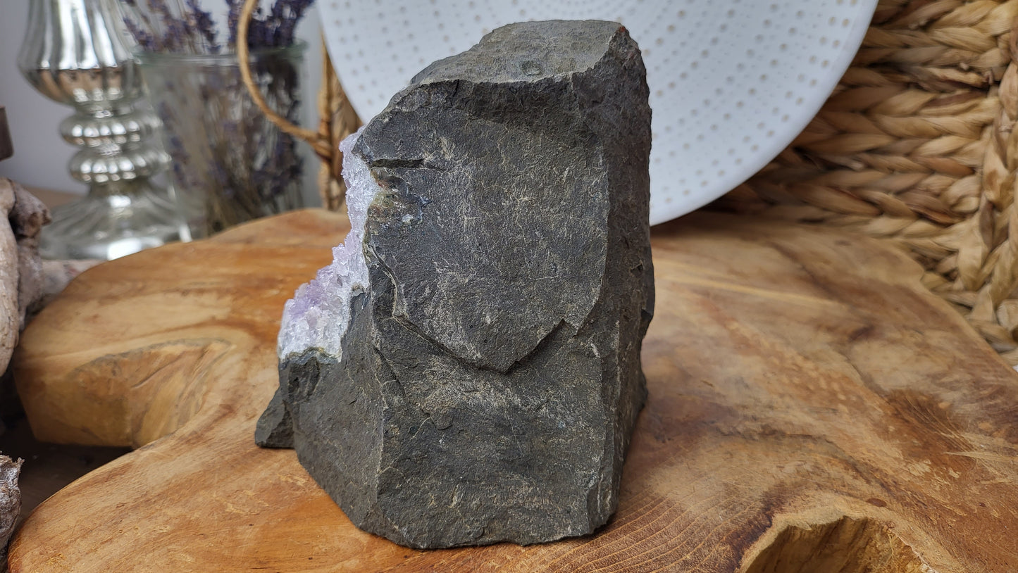 Amethyst in Basalt mit Calcit 1,27kg Brasilien