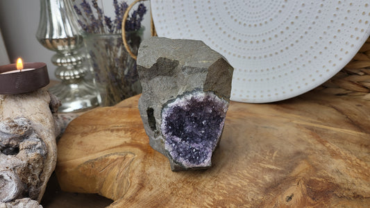 Amethyst in Basalt 780g Brasilien