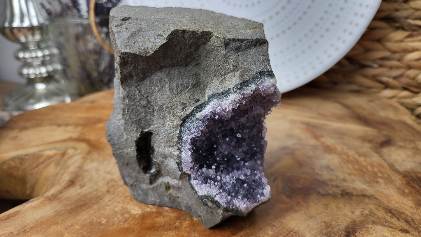 Amethyst in Basalt 780g Brasilien