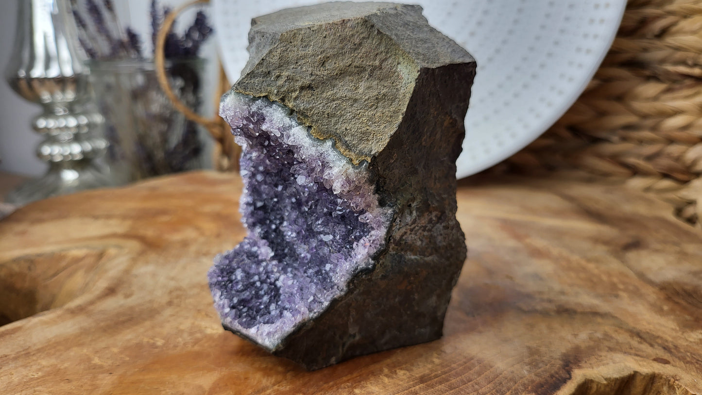 Amethyst in Basalt 780g Brasilien