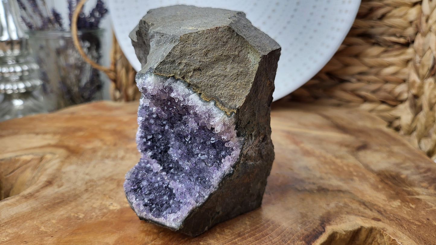 Amethyst in Basalt 780g Brasilien