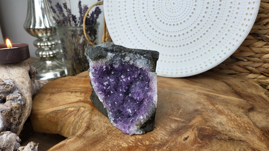 Amethyst in Basalt 930g Brasilien