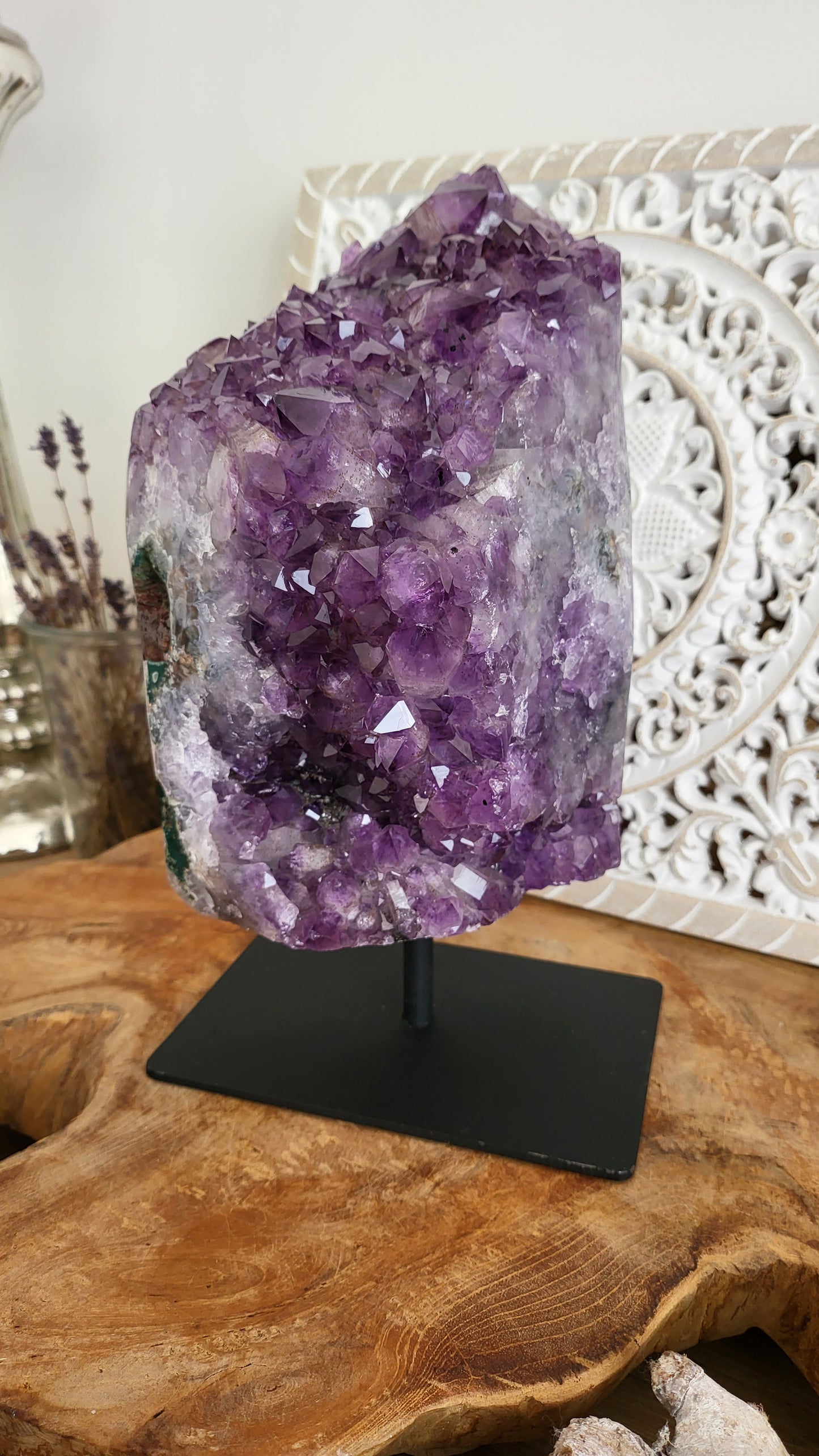 Wunderschöne Amethystdruse auf Ständer 4,97kg, polierter Saum, aus Brasilien